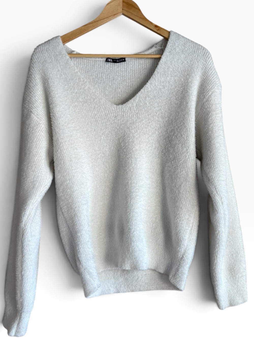 Zara Ivory Fuzzy Soft Knit V Neck Sweater Pullover Size Large
